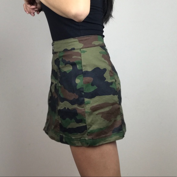 Camo mini skirt! - Picture 5 of 8